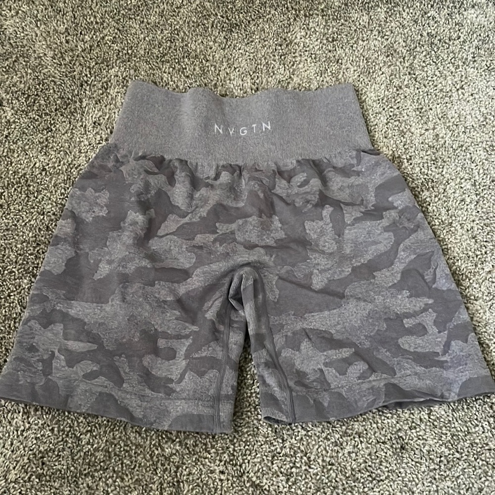 NVGTN camo biker shorts